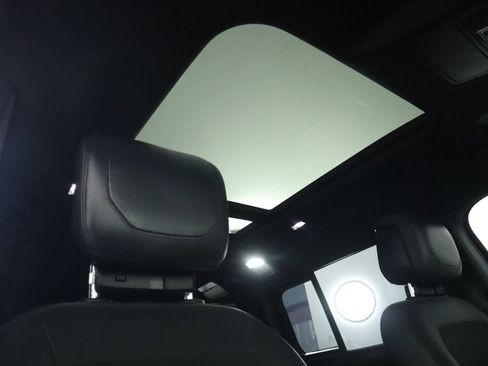 Used 2023 Land Rover Defender 110 V8 image 19