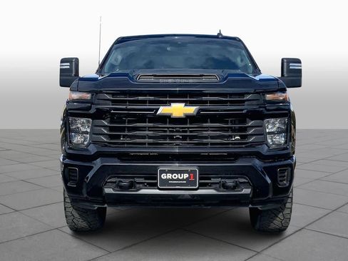 Used 2024 Chevrolet Silverado 2500 Custom image 3