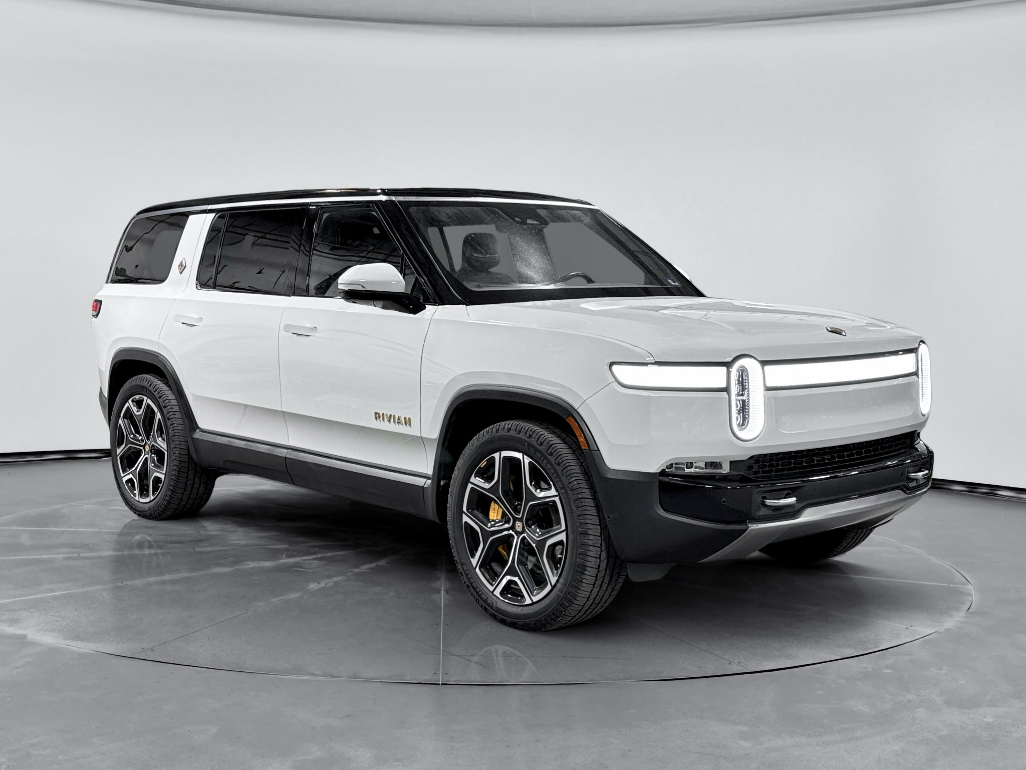 Used 2023 Rivian R1S Adventure Quad AWD/4WD image 4