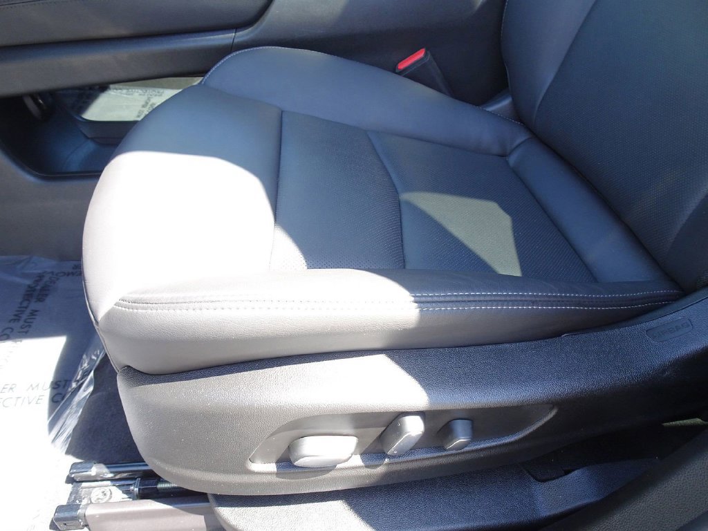 Certified 2025 Cadillac XT6 Premium Luxury w/ LPO, Floor Liner Package AWD/4WD image 8