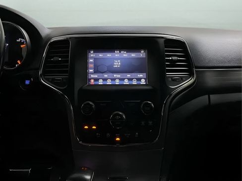 Used 2020 Jeep Grand Cherokee Laredo RWD image 19