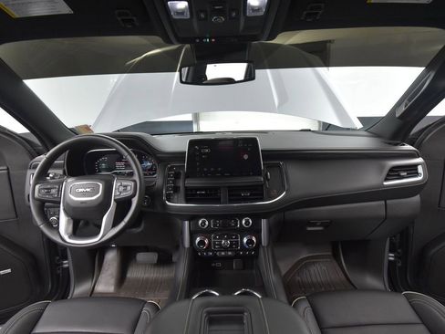 Used 2024 GMC Yukon XL SLT image 27