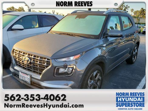 Certified 2025 Hyundai Venue SEL FWD image 1