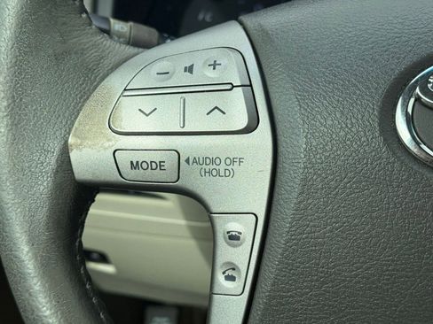 Used 2011 Toyota Camry XLE image 17