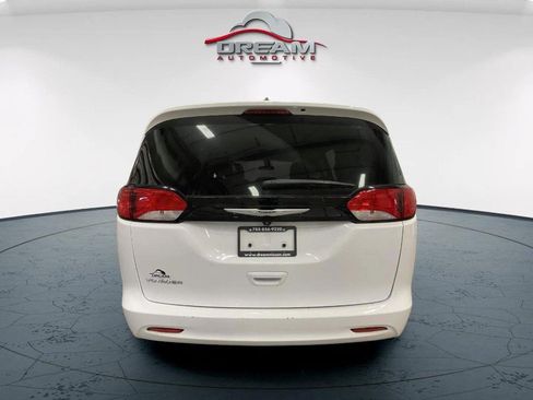 Used 2022 Chrysler Voyager LX FWD image 21