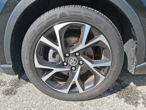 Used 2020 Toyota C-HR XLE FWD image 12