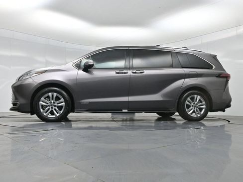 Used 2021 Toyota Sienna Limited FWD image 57