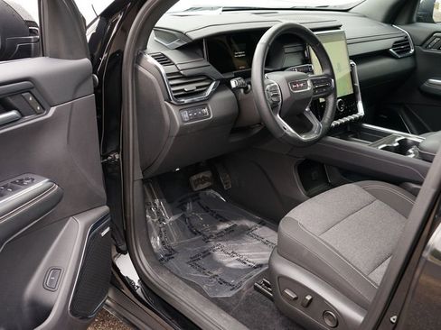 Used 2025 GMC Acadia Elevation image 13