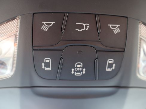Used 2025 Chrysler Pacifica Pinnacle FWD image 31