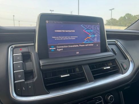Used 2021 Chevrolet Suburban LT w/ Rear Media and Nav Package RWD image 16