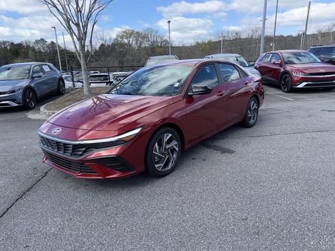 Certified 2025 Hyundai Elantra Sport FWD image 3