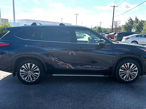 Used 2021 Toyota Highlander Platinum FWD image 6