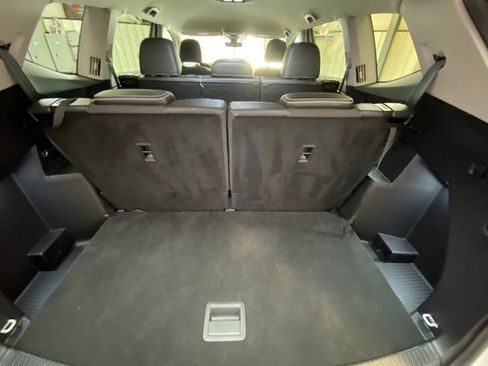 Used 2025 Volkswagen Atlas SE FWD image 30