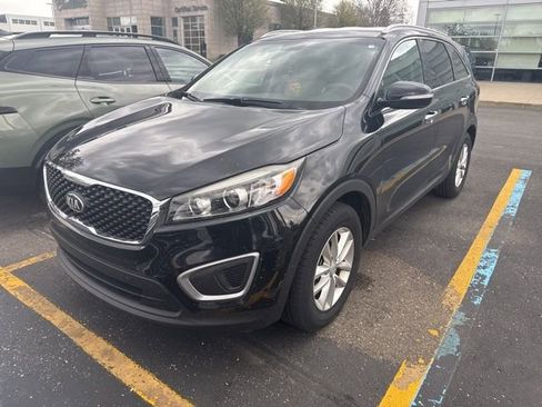 Used 2017 Kia Sorento FWD w/ LX Convenience Package image 3