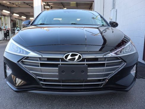 Used 2020 Hyundai Elantra SE FWD image 2