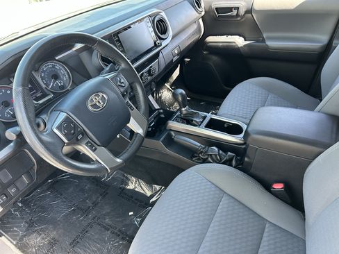 Used 2020 Toyota Tacoma SR5 RWD image 16