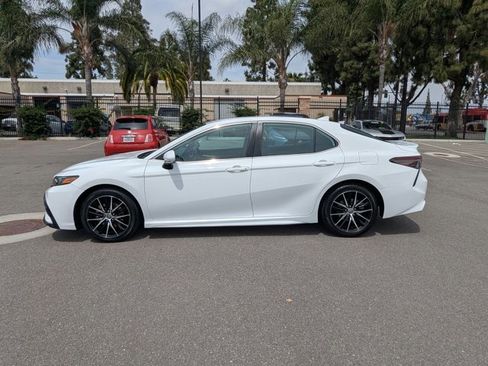 Used 2022 Toyota Camry SE w/ Carpet Mat Package (TMS) image 9