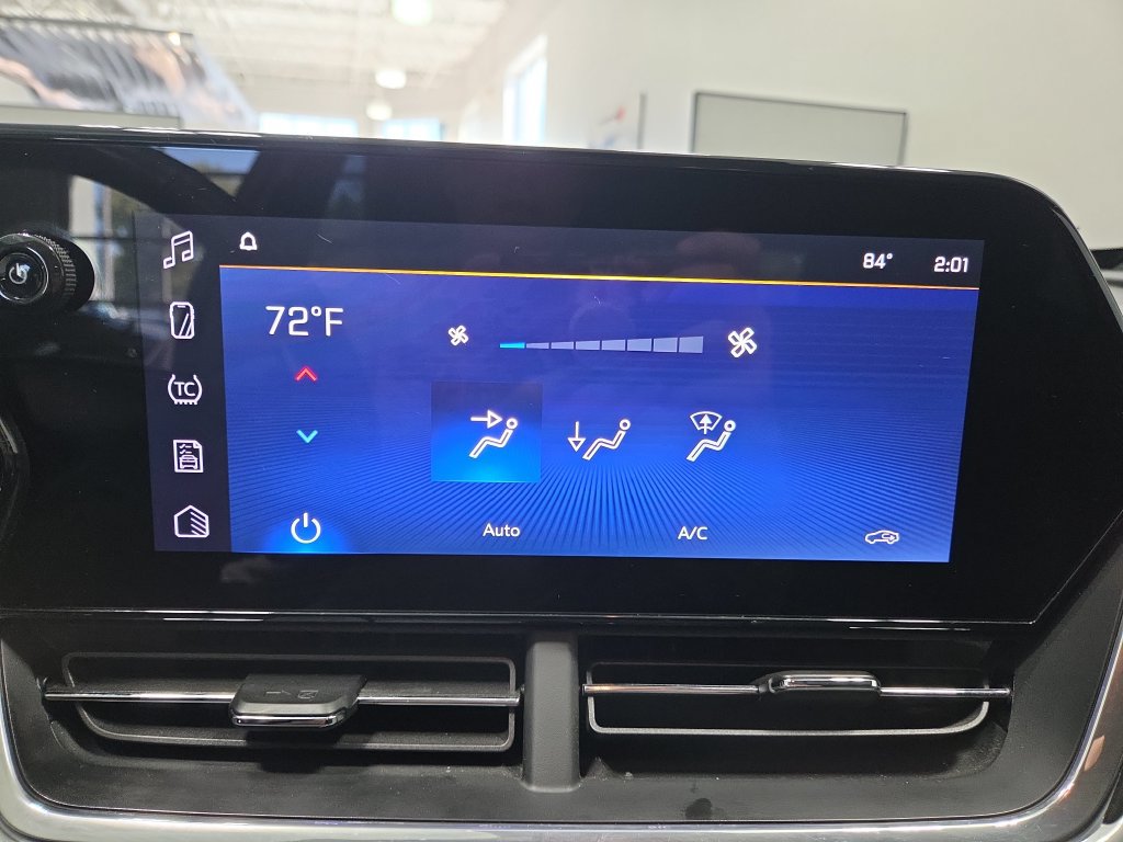 Used 2025 Chevrolet Trax LT w/ LT Convenience Package FWD image 38