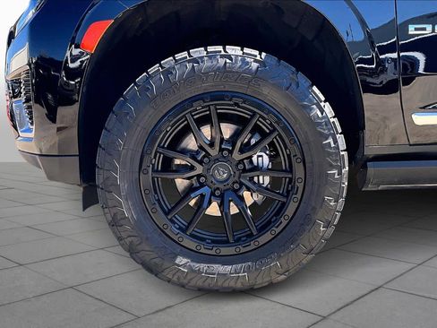 Used 2022 GMC Yukon XL Denali image 11