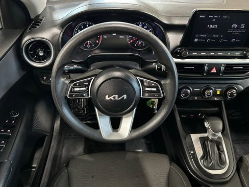 Used 2023 Kia Forte LXS w/ LXS Technology Package image 14