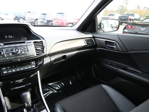 Used 2017 Honda Accord Sport image 29