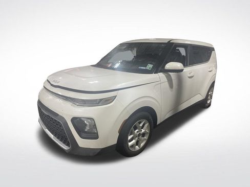 Used 2022 Kia Soul LX w/ Technology Package FWD image 3