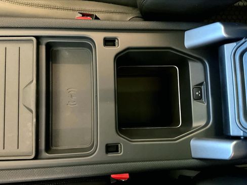 New 2024 Land Rover Defender 90 V8 image 21