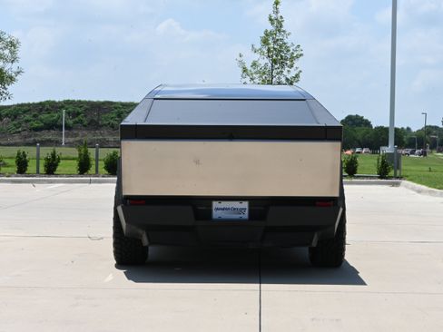 Used 2025 Tesla Cybertruck AWD Crew Cab image 8