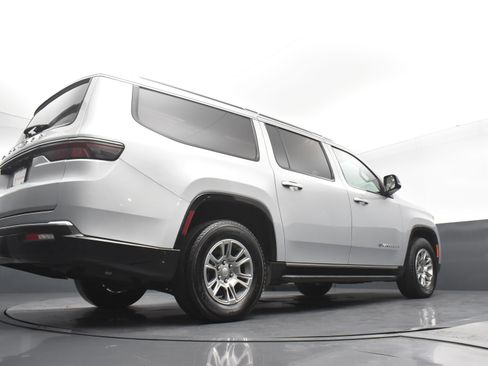 Used 2024 Jeep Wagoneer L 4WD image 28