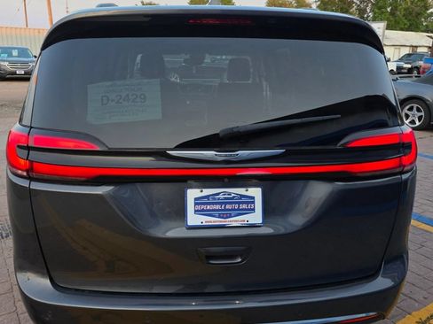 Used 2022 Chrysler Pacifica Limited AWD/4WD image 6