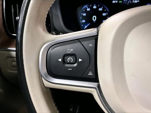 Used 2021 Volvo XC60 T5 Momentum w/ Protection Package Premier image 24