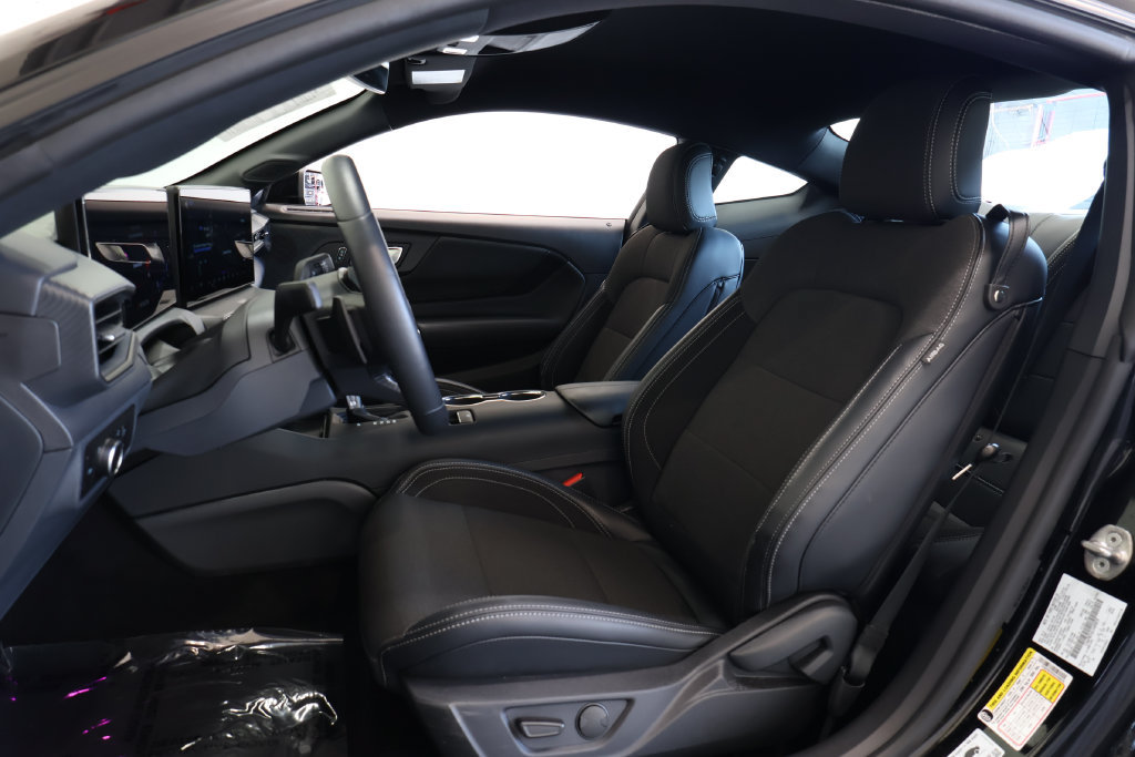 Used 2025 Ford Mustang GT RWD image 17