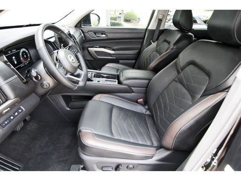 Certified 2024 Nissan Pathfinder Platinum w/ Cargo Package FWD image 6