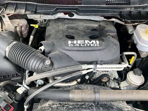 Used 2018 RAM 3500 Tradesman w/ Chrome Appearance Group image 32