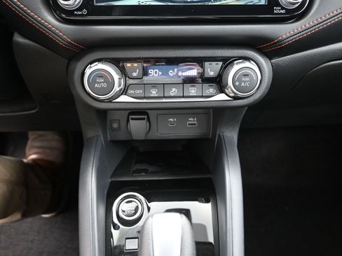 New 2025 Nissan Versa SR w/ Trunk Package image 17