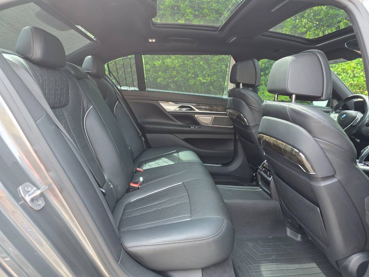 Used 2019 BMW 750i xDrive w/ Executive Package AWD/4WD image 52