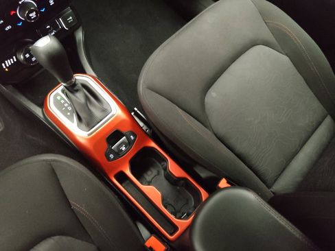 Used 2020 Jeep Renegade Trailhawk w/ Cold Weather Group image 26