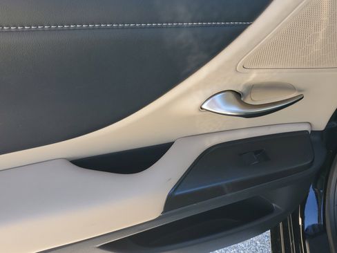 Used 2019 Lexus ES 350 w/ Premium Package image 15