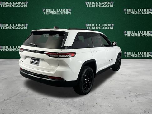 Used 2023 Jeep Grand Cherokee Altitude image 7