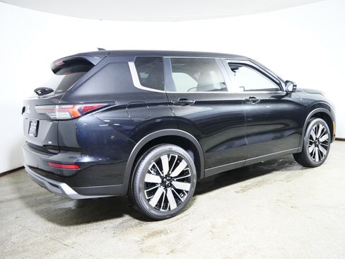 New 2026 Mitsubishi Outlander SE AWD/4WD image 2