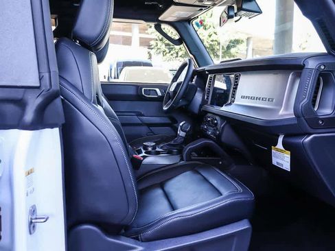 New 2026 Ford Bronco Outer Banks w/ Sasquatch Package image 17