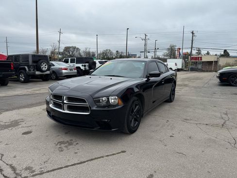 Used 2013 Dodge Charger SE image 7