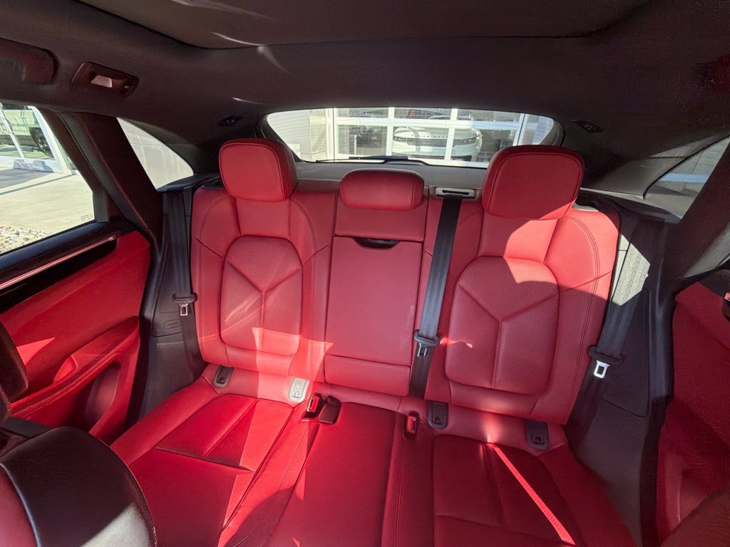 Used 2020 Porsche Macan AWD/4WD image 15