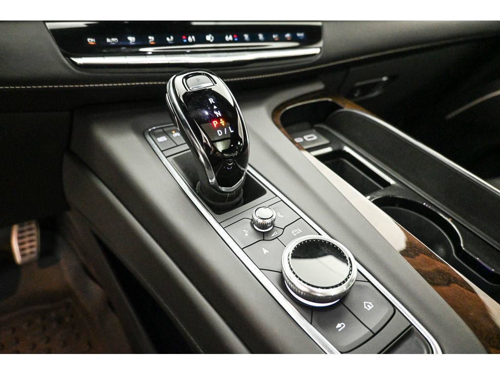 Certified 2024 Cadillac Escalade Sport Platinum w/ LPO, ONYX Package AWD/4WD image 16