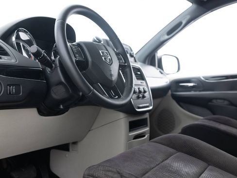 Used 2014 Dodge Grand Caravan SE FWD image 25