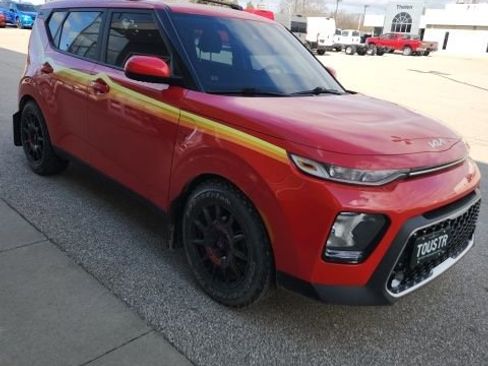 Used 2022 Kia Soul EX image 2