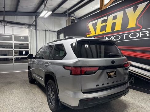 Used 2024 Toyota Sequoia Platinum AWD/4WD image 18