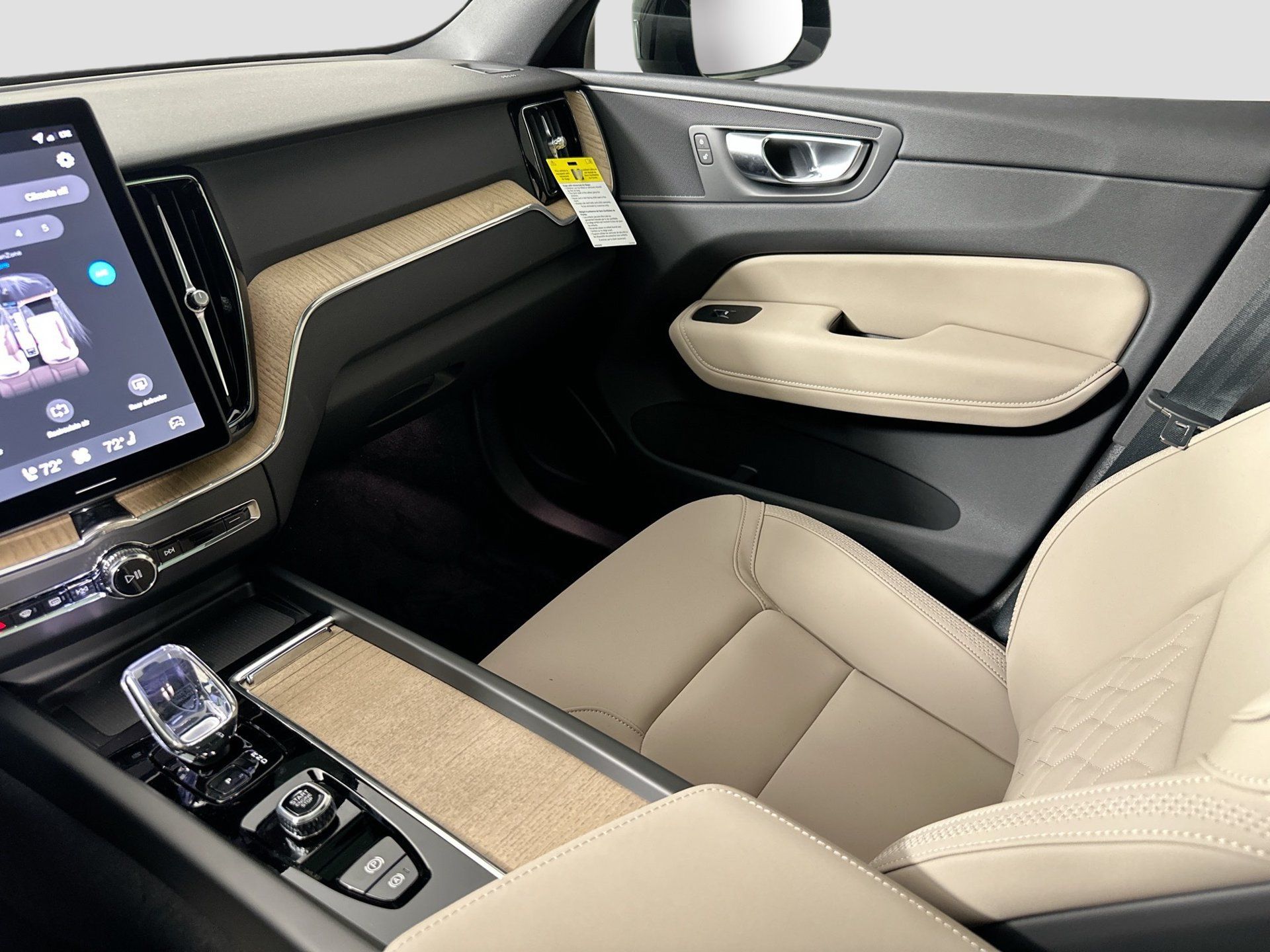 Certified 2026 Volvo XC60 B5 Core w/ Climate Package AWD/4WD image 23