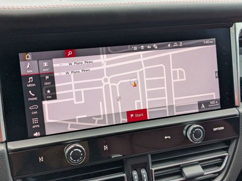 Used 2025 Porsche Macan image 18