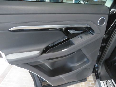 Used 2020 Land Rover Range Rover Evoque SE image 18